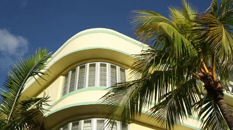 A Yellow building in miami Видео 31114631
