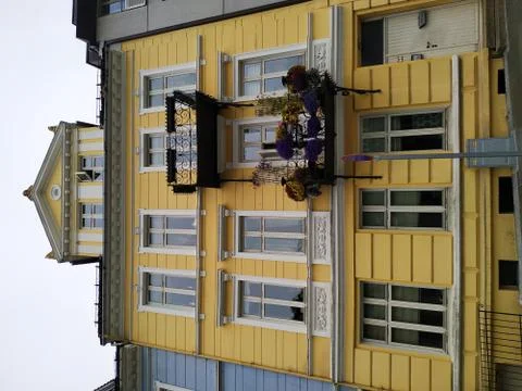 Yellow Building Foto stock
