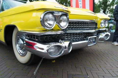 Yellow cadillac oldtimer Stock Photos
