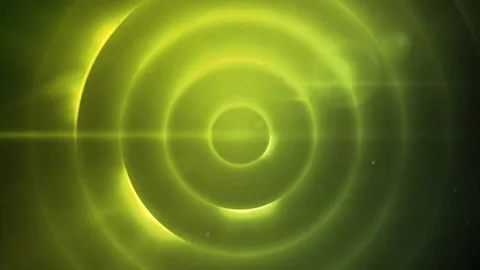 Yellow concentric circles and dots, animation of abstract light waves Stockbeeldmateriaal 310820949