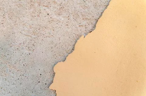 Yellow cracker plaster wall texture old building facade Fotos de archivo