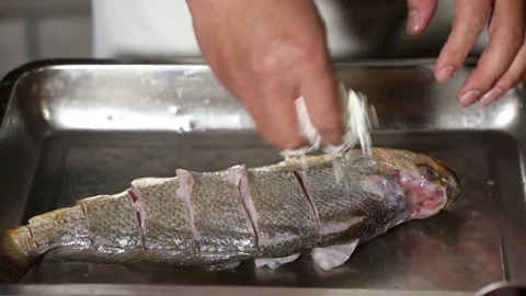 Yellow croaker patted with cornstarch (3) Stock Footage 202235006