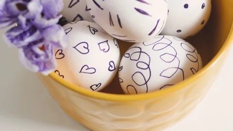 Yellow cup on a white background with Easter eggs. easter eggs in a yellow cup Stock-Footage 108197012