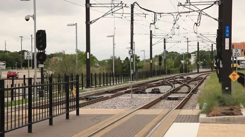 Yellow DART train at the train station in Irving, Tx, USA Stock-Footage 62572193