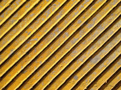Yellow diagonal lines wall Foto stock