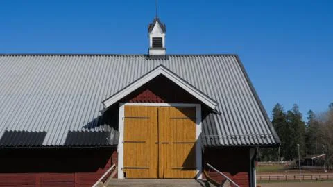 Yellow-doored Stable Stockfoto's