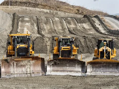 Yellow dozer parade of different sizes Foto stock