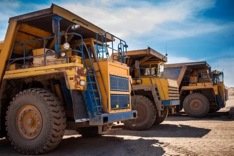 Yellow dump trucks Foto stock