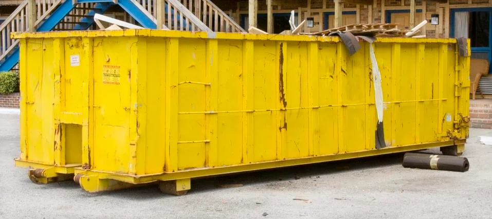 Yellow dumpster Foto stock