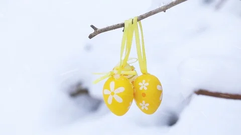 Yellow easter eggs background Stock Footage 87569810