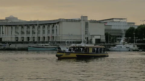 Yellow Ferry turning Vídeo Stock 41437080