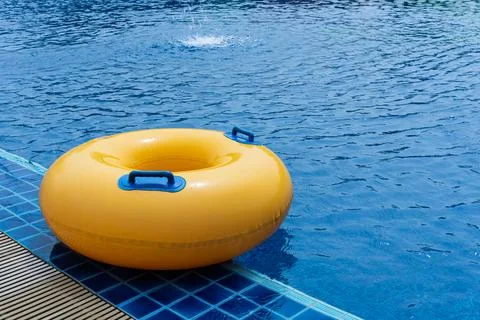 Yellow floating ring in swimming pool. Rubber ring swimming. Summer concept. 스톡 사진