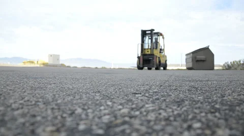 Yellow forklift Vidéo 31824428