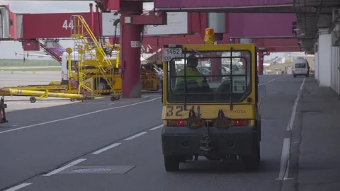 Yellow Freight Trolleys 스톡 동영상 129059236