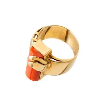 Yellow gold ring with oriental corals Stockfoto's