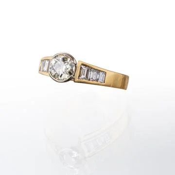 Yellow gold ring 스톡 사진