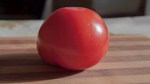 Yellow grape tomatoes lie with red tomatoes on a cutting board 스톡 동영상 75809786