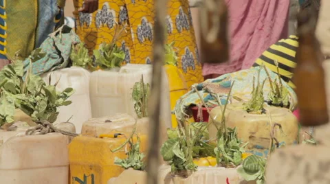 Yellow jerrycans 스톡 동영상 64306365