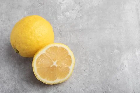 Yellow lemons on a gray background Foto stock