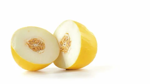 Yellow melon cut in half top view Vidéo 23735100