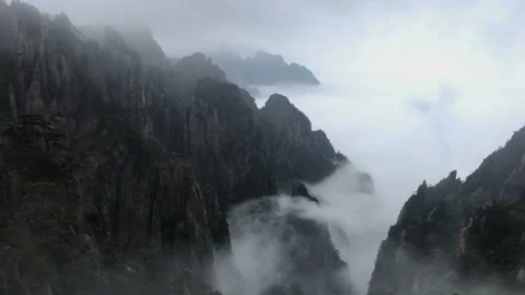 Yellow Mountains) Stockbeeldmateriaal 122350201