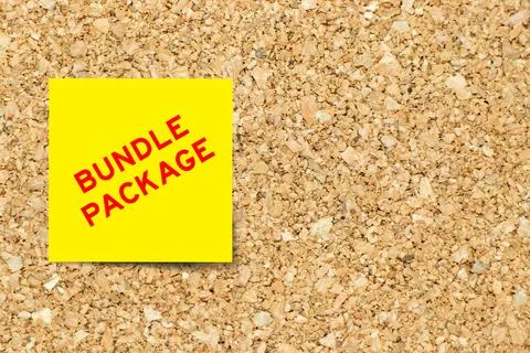 Yellow note paper with word bundle package on cork board background with co.. 스톡 사진