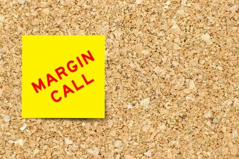 Yellow note paper with word margin call on cork board background with copy .. Foto stock