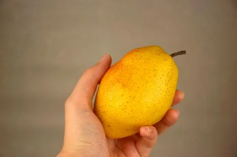 Yellow pear in a hand Foto stock