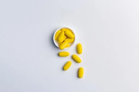 Yellow pills Stock Photos