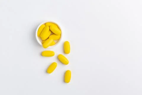 Yellow pills 스톡 사진
