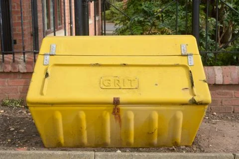 Yellow plastic grit box Foto stock