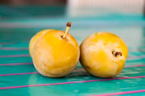 Yellow plum isolated Foto stock