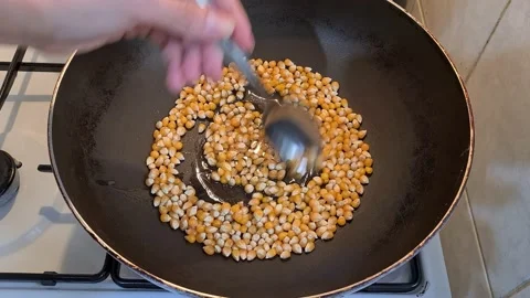 Yellow Popcorn Seeds Frying In Cooking Pan Видео 157443476