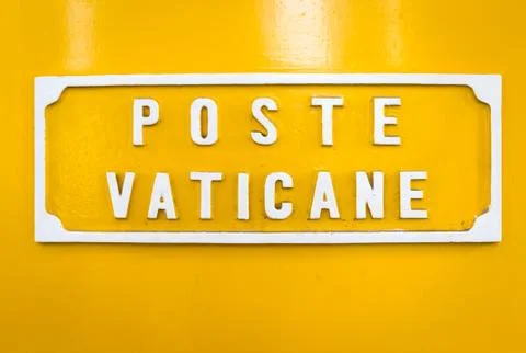 Yellow post box in Vatican Stock-Fotos
