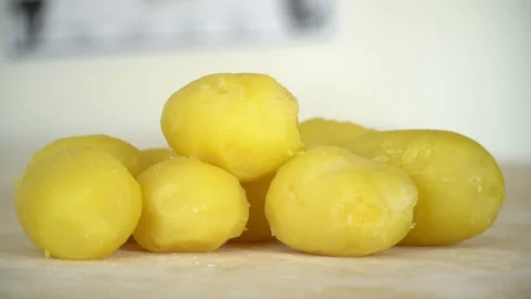 Yellow potatoes side view on a table Stockbeeldmateriaal 128987566