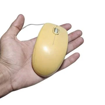 Yellow Retro Computer Mouse in Hand Fotos Stock