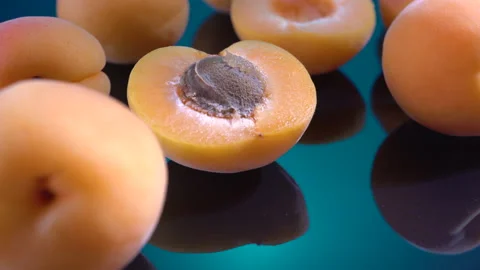 Yellow ripe apricots close-up. Studio video Vidéo 133635289