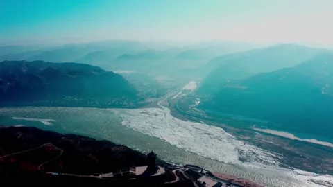The Yellow River is in winter 스톡 동영상 157076215