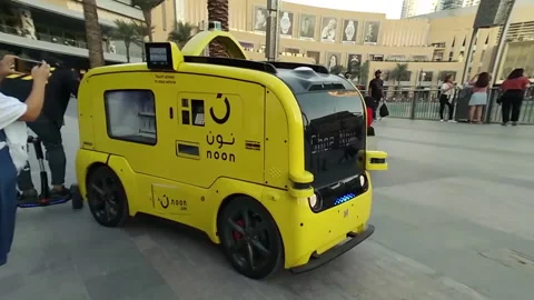 Yellow robot car that sells something to tourists Video stock 152260749