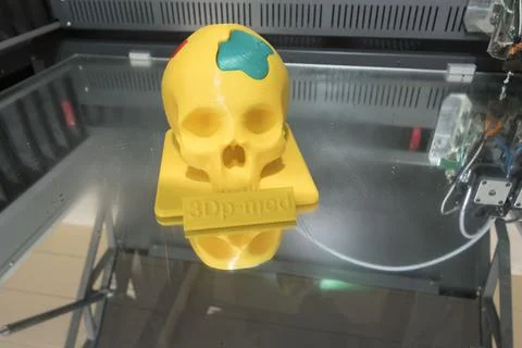 A yellow skull printed in a 3d printer Foto stock