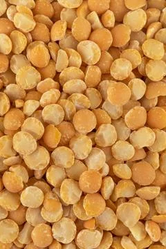 Yellow split dry peas close-up. Vegetable protein. Vertical photo. Foto stock