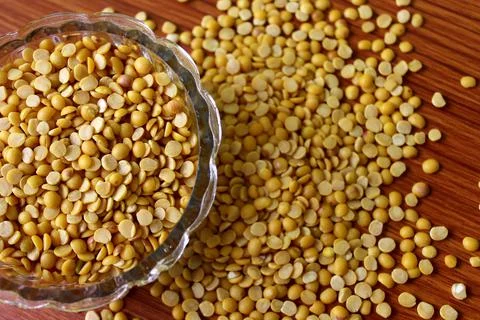 Yellow split peas Stock Photos