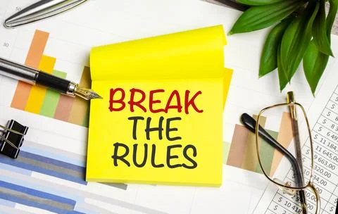 Yellow sticker with the text break the rules and charts Stockfoto's