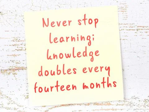 Yellow sticky note with smart quotation handwritten on it hanging on wooden w Stock Illustration