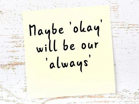 Yellow sticky note with smart quotation handwritten on it hanging on wooden w Stock Photos
