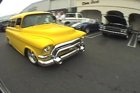 Yellow suburban  스톡 동영상 366908