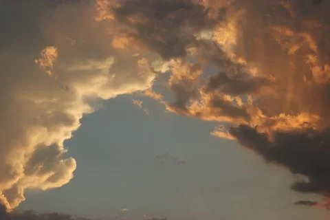 Yellow Sunset With Beautiful clouds Foto stock