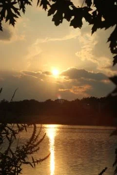 Yellow Sunset on a pond Foto stock