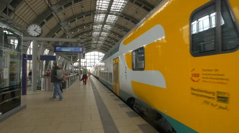 Yellow train leaving Alexanderplatz station, Berlin Stock Footage 52995408