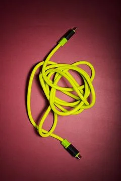 Yellow USB Type C to USB Type C cable for fast data transfer. 스톡 사진